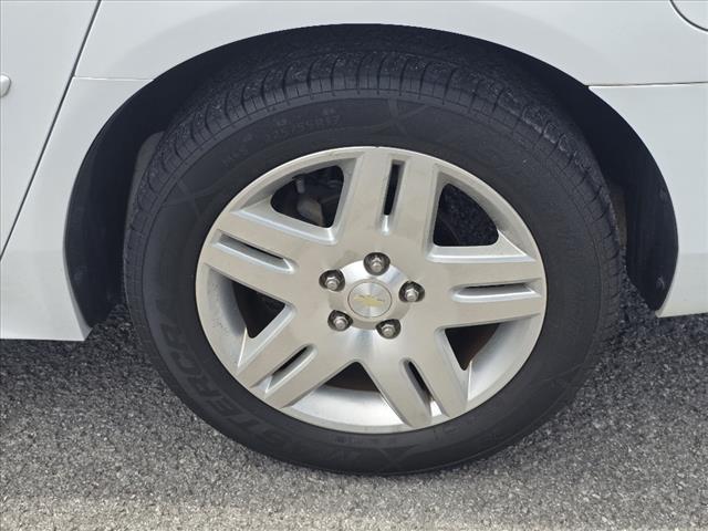 Photo of 2014 White Chevrolet Impala Limited