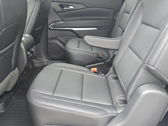 Photo of 2025 Summit White Chevrolet Traverse