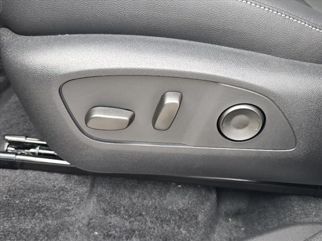 Photo of 2025 Summit White Chevrolet Traverse
