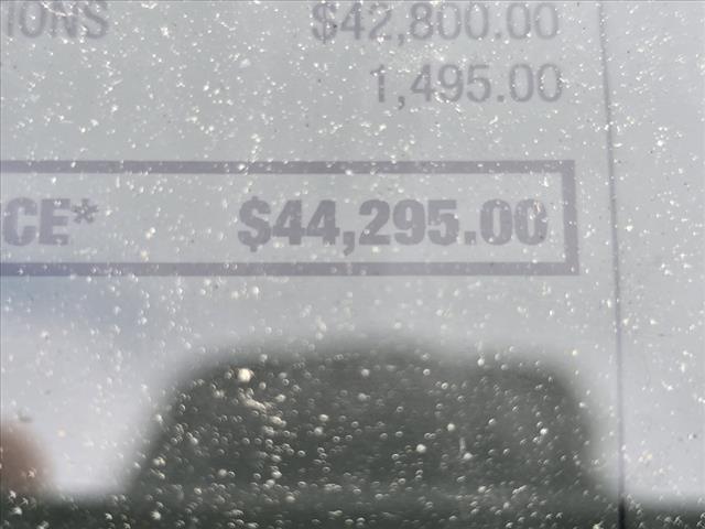 Photo of 2025 Summit White Chevrolet Traverse