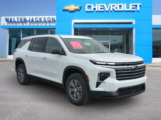 Photo of 2025 Summit White Chevrolet Traverse