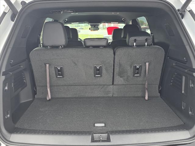 Photo of 2025 Summit White Chevrolet Traverse