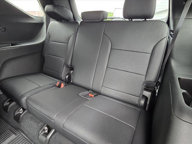Photo of 2025 Summit White Chevrolet Traverse