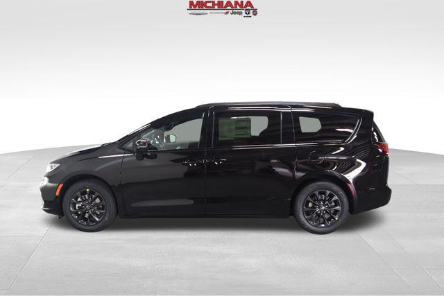 Photo of 2025 Diamond Black Chrysler Pacifica