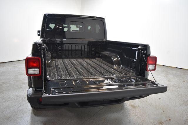 Photo of 2025 Black Clearcoat Jeep Gladiator
