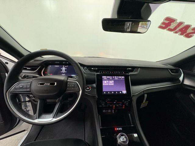 Photo of 2025 Bright White Clearcoat Jeep Grand Cherokee