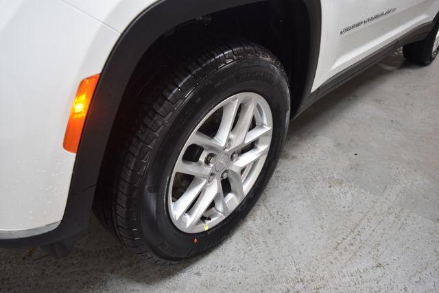 Photo of 2025 Bright White Clearcoat Jeep Grand Cherokee L