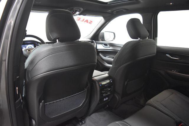 Photo of 2025 Metallic Jeep Grand Cherokee L