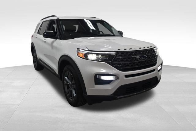 Photo of 2022 Star White Ford Explorer