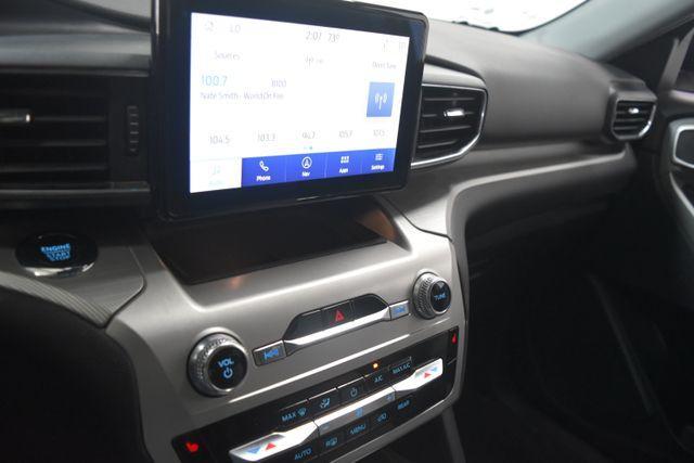 Photo of 2022 Star White Ford Explorer