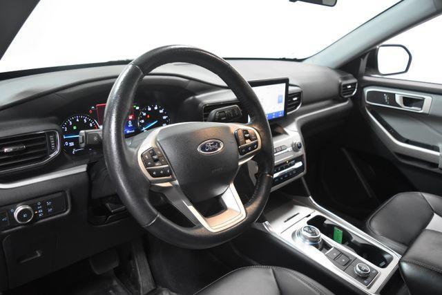 Photo of 2022 Star White Ford Explorer