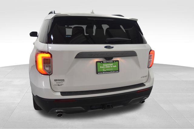 Photo of 2022 Star White Ford Explorer
