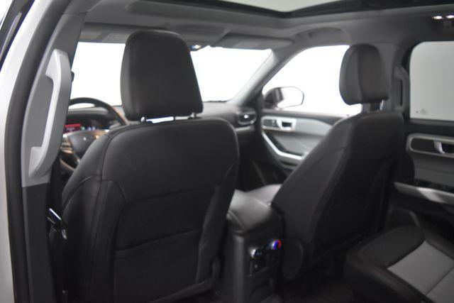 Photo of 2022 Star White Ford Explorer