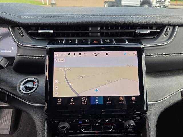 Photo of 2024 Baltic Gray Metallic Clearcoat Jeep Grand Cherokee L
