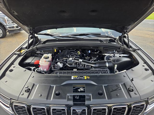Photo of 2024 Baltic Gray Metallic Clearcoat Jeep Grand Cherokee L
