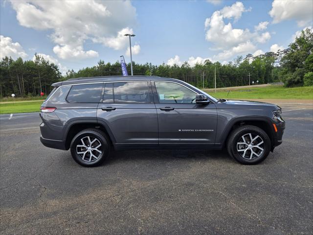 Photo of 2024 Baltic Gray Metallic Clearcoat Jeep Grand Cherokee L
