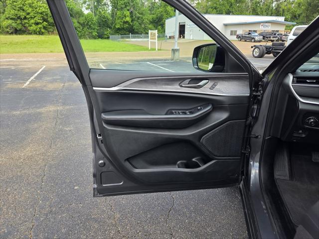Photo of 2024 Baltic Gray Metallic Clearcoat Jeep Grand Cherokee L