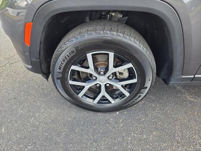 Photo of 2024 Baltic Gray Metallic Clearcoat Jeep Grand Cherokee L