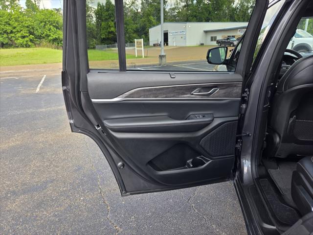 Photo of 2024 Baltic Gray Metallic Clearcoat Jeep Grand Cherokee L