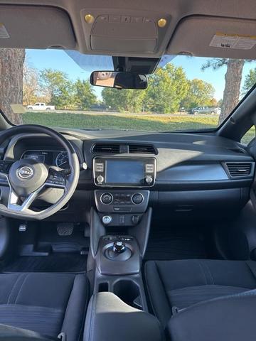 Photo of 2023 Glacier White Nissan Leaf