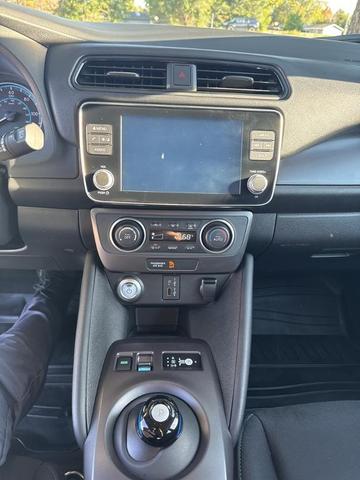 Photo of 2023 Glacier White Nissan Leaf
