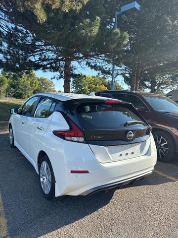 Photo of 2023 Glacier White Nissan Leaf
