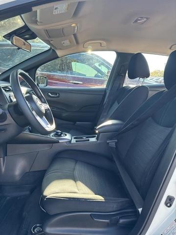Photo of 2023 Glacier White Nissan Leaf