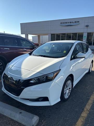 Photo of 2023 Glacier White Nissan Leaf