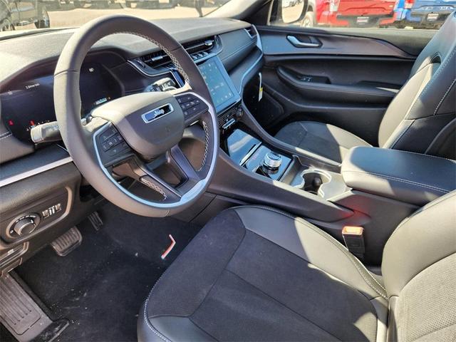 Photo of 2025 Bright White Clearcoat Jeep Grand Cherokee L