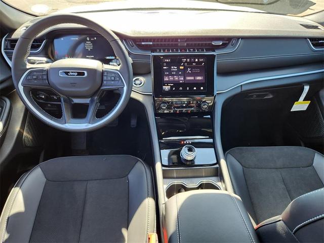 Photo of 2025 Bright White Clearcoat Jeep Grand Cherokee L