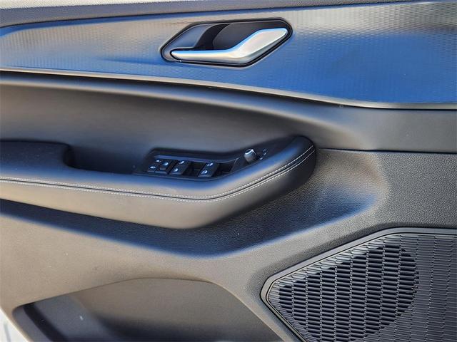 Photo of 2025 Bright White Clearcoat Jeep Grand Cherokee L