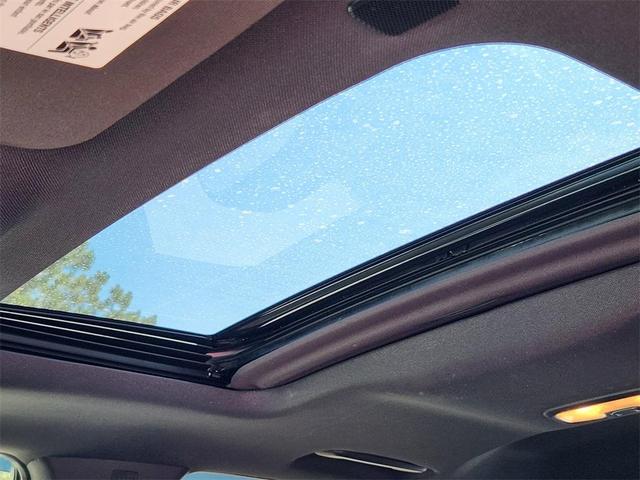 Photo of 2024 Summit White GMC Canyon