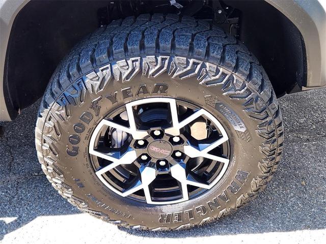 Photo of 2024 Summit White GMC Canyon