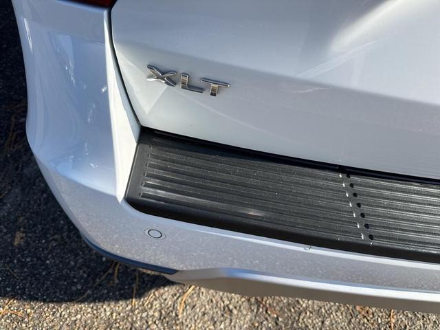 Photo of 2021 Oxford White Ford Expedition