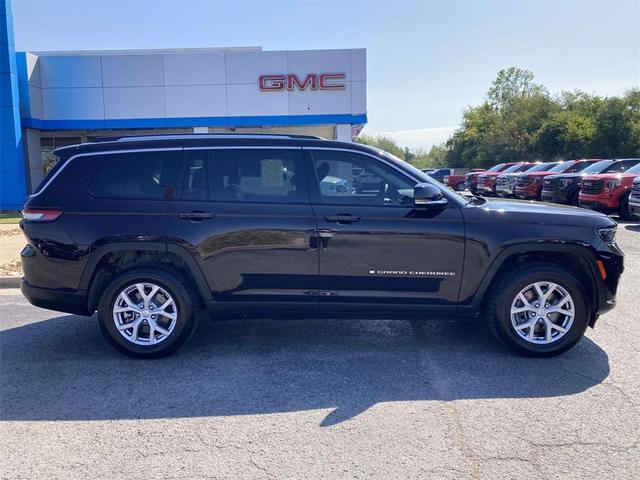 Photo of 2022 Ember Pearlcoat Jeep Grand Cherokee L