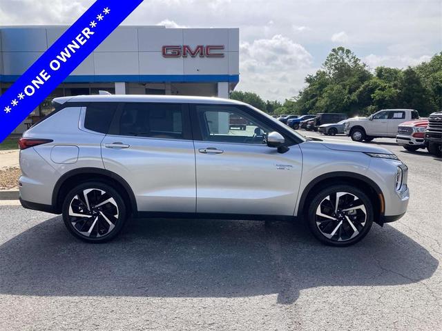 Photo of 2023 Silver Mitsubishi Outlander PHEV