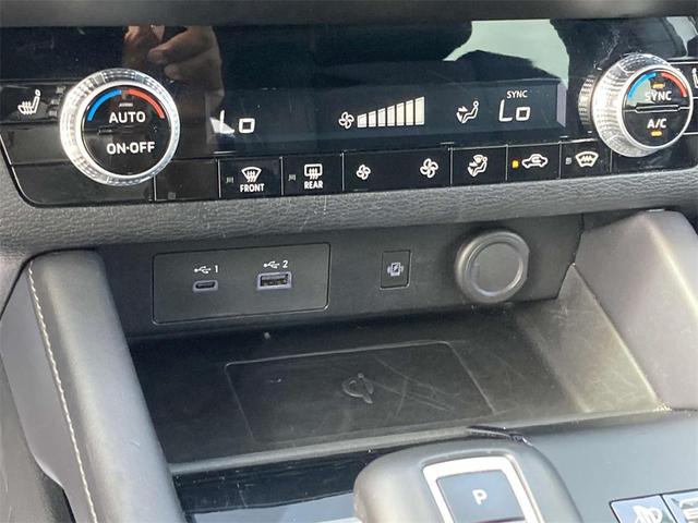 Photo of 2023 Silver Mitsubishi Outlander PHEV