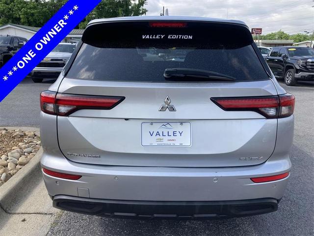 Photo of 2023 Silver Mitsubishi Outlander PHEV