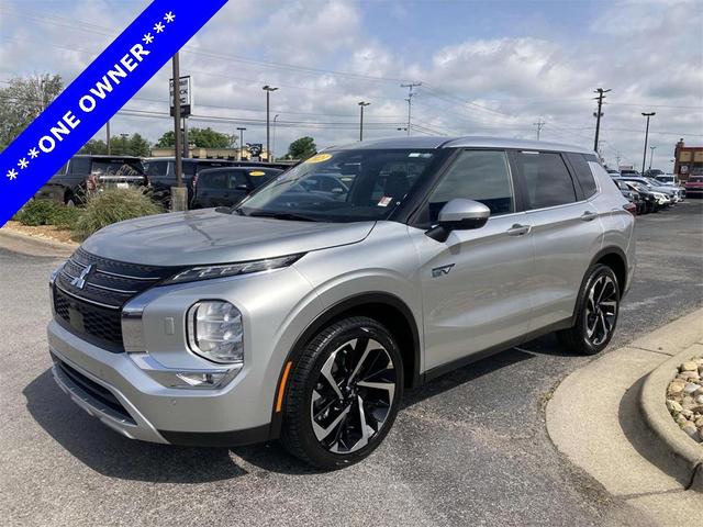 Photo of 2023 Silver Mitsubishi Outlander PHEV