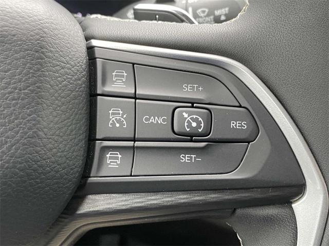Photo of 2023 Baltic Gray Metallic Clearcoat Jeep Grand Cherokee L