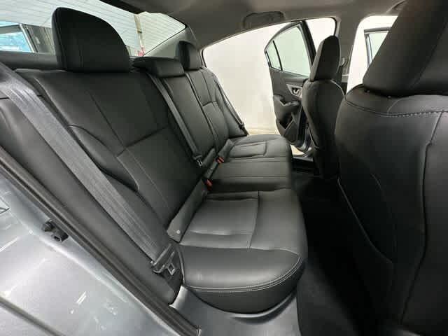 Photo of 2022 Ice Silver Metallic Subaru Legacy