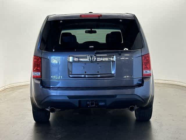 Photo of 2015 Gray Honda Pilot