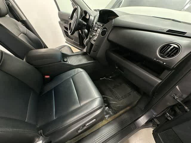 Photo of 2015 Gray Honda Pilot