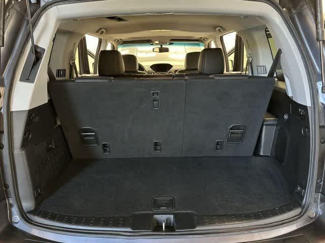 Photo of 2015 Gray Honda Pilot