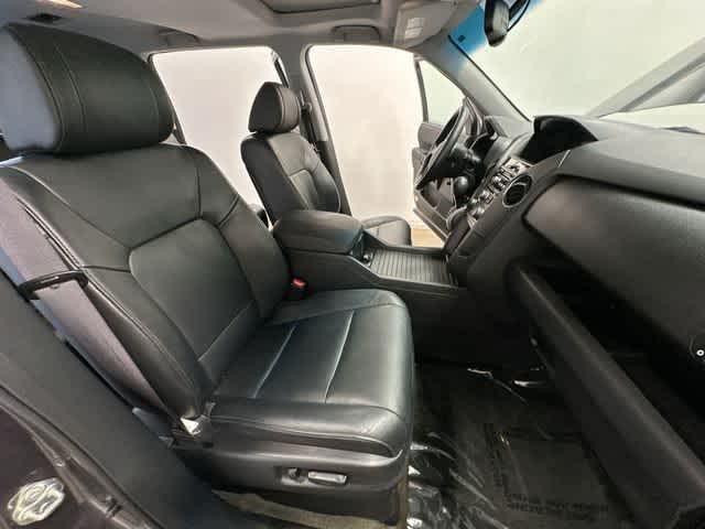 Photo of 2015 Gray Honda Pilot