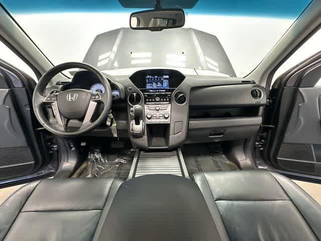 Photo of 2015 Gray Honda Pilot