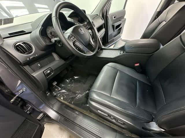 Photo of 2015 Gray Honda Pilot