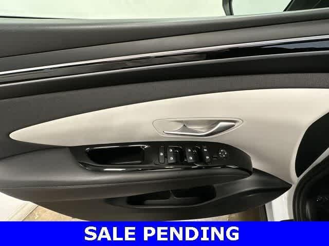Photo of 2022 Quartz White Hyundai TUCSON