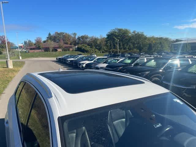 Photo of 2017 White Audi Q7