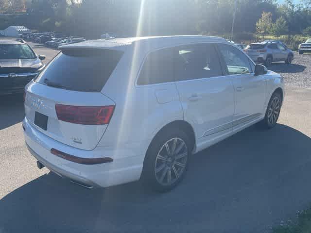 Photo of 2017 White Audi Q7